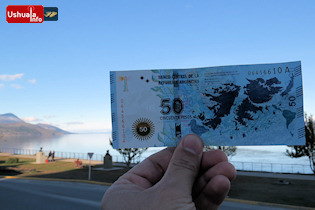 17:25 hs. El billete de Malvinas llegó a Ushuaia