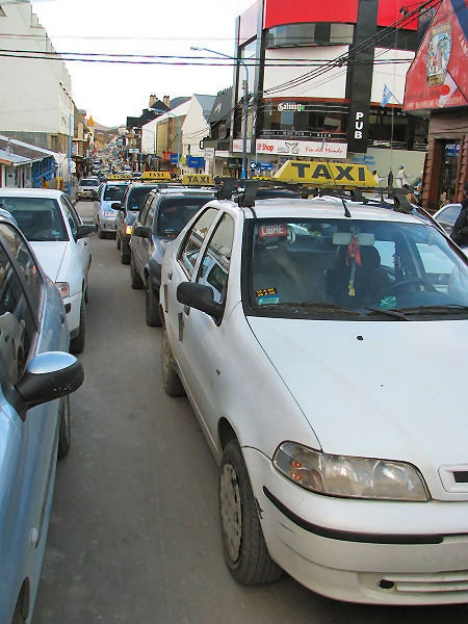 La Asociación de Taxis anunció la suspensión del servicio por la madrugada