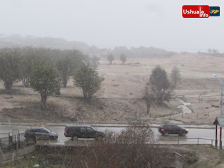 19:17 hs. Nieva intensamente en plena primavera