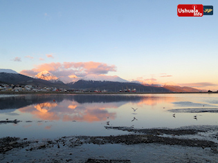 19:29 hs. Atardecer fueguino en la Bahía Encerrada