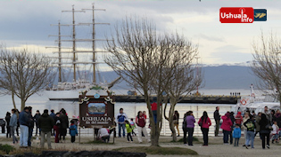 10:00 hs. La Fragata Libertad de visita por el aniversario de Ushuaia 