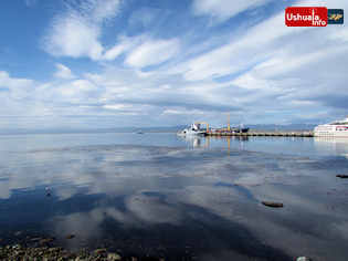 11:45 hs. Mañana espléndida en la Bahía Ushuaia con 12°C