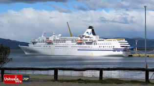 13:12 hs. El crucero japonés Pacific Venus realiza su primera y única recalada en Ushuaia