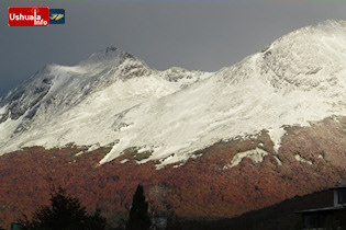 09:32 hs. Nieve sobre pinceladas de otoño