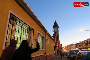 18:56 hs. Cae la tarde en el centro de Ushuaia