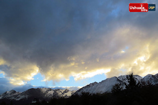 17:43 hs. Tarde de cielo cargado