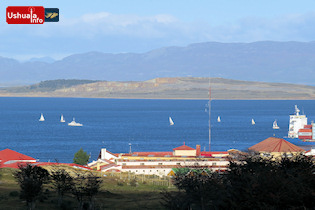 14:37 hs. Regatta en las aguas de la Bahía Ushuaia