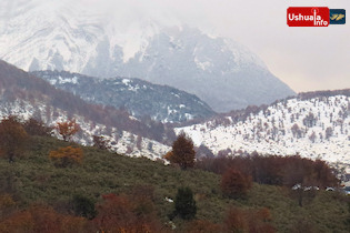 17:27 hs. La nieve matiza los colores del Otoño