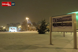 00:25 hs. Nieve sobre el Monumento a los Caídos en las Malvinas
