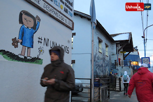 09:38 hs. Ushuaia también dice #NiUnaMenos