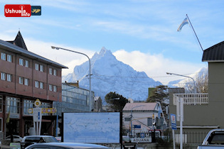 12:43 hs. El Monte Olivia desde la urbe