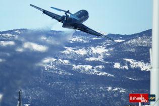 12:17 hs. Un Fokker F-28 de la Armada sobrevuela la ciudad