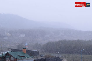 14:02 hs. Jornada de nevadas en Ushuaia
