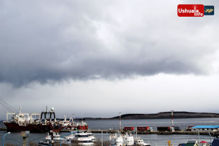 17:12 hs. Frente de tormenta sobre el puerto