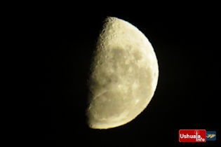 01:52 hs. La primera luna de Enero desde Ushuaia