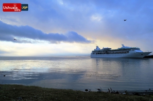 08:42 hs. Nos visita el Rhapsody of the Seas