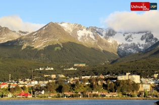 08:24 hs. El Glaciar Martial en lo alto