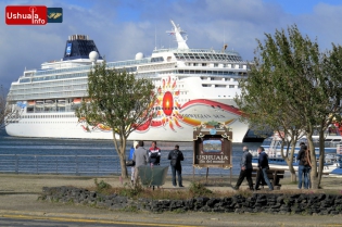 13:08 hs. El Norwegian Sun es el último gran crucero de la temporada