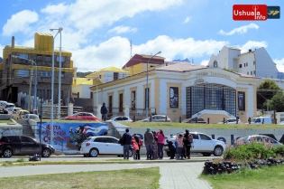 11:39 hs, Museo del Fin del Mundo desde el paseo costero