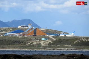 16:28 hs. Aeropuerto Internacional Malvinas Argentinas