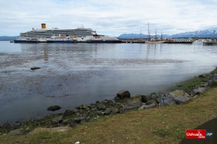 17:06 hs. El muelle de Ushuaia colmado de cruceros