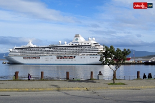 16:53 hs. Visita del crucero Crystal Serenity