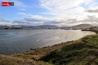 19:37 hs. Atardecer en la Bahía Ushuaia