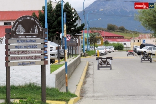 13:22 hs. Acceso al Museo Marítimo de Ushuaia