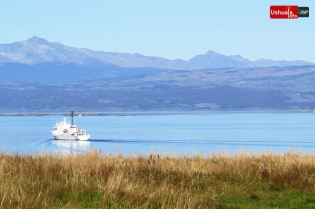 16:16 hs. El crucero Akademik Ioffe se despide de Ushuaia