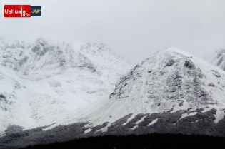 17:02 hs. Nieve recién caída en las montañas