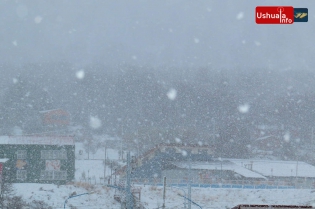 14:51 hs. Ushuaia bajo cero, el temporal de nieve ya lleva 24 horas