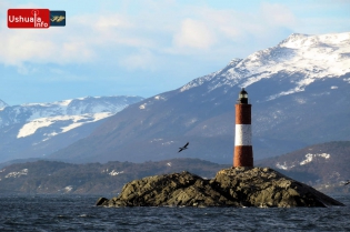 11:13 hs. El Faro Les Eclaireurs, Canal Beagle