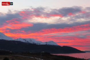 07:59 hs. Amanecer intenso en el Canal Beagle