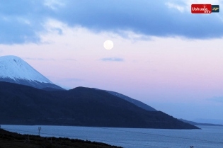 18:44 hs. La luna sobre el Beagle