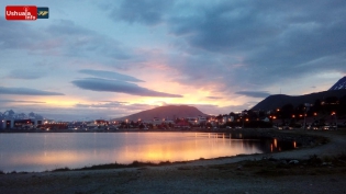 21:08 hs. Cae la tarde en la Bahía Encerrada