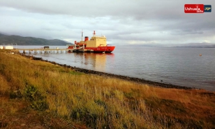 20:45 hs. El rompehielos Almirante Irizar realiza una escala en Ushuaia