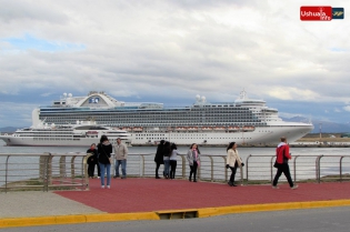 19:16 hs. Cruceros Le Lyrial y Emerald Princess