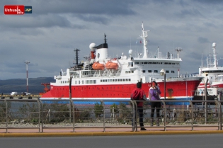 12:43 hs. El crucero Expedition en el muelle de Ushuaia