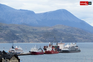 13:11 hs. El muelle del puerto de Ushuaia