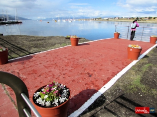 13:54 hs. explanada sobre la Bahía Ushuaia