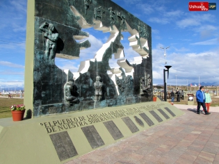 14:10 hs. Monumento a los caídos en las Islas Malvinas
