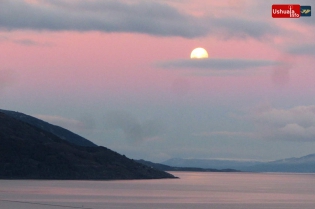 17:26 hs. La luna sobre el Beagle