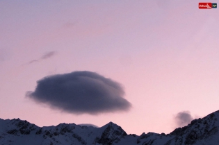 17:36 hs. Una nube sobre el Glaciar Martial