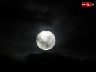 00:04 hs. la luna minutos antes del eclipse