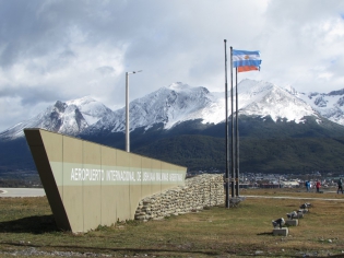 11:51 hs. Aeropuerto Internacional Malvinas Argentinas