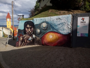 16:37 hs. Arte mural en Ushuaia