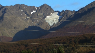 09:34 hs. El Glaciar Martial en un marco otoÃ±al