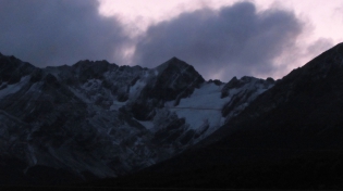 19:23 hs. Cae la tarde sobre el Glaciar Martial