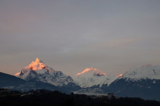 17:12 hs. Cimas iluminadas al atardecer