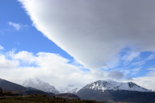 12:45 hs. Un manto de nubes sobre Ushuaia